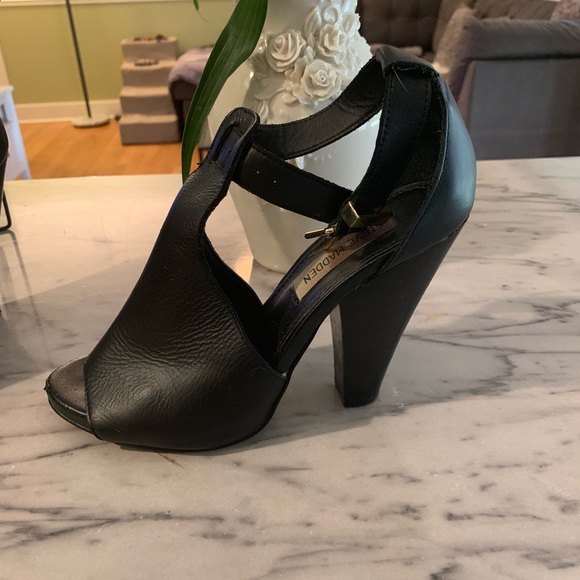 Steve Madden black open toe booties - Picture 2 of 3